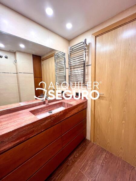 Inmueble en Calle de Valcarlos , MADRID