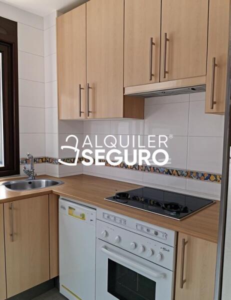 Piso en Calle La Fuente, PEDREZUELA MADRID