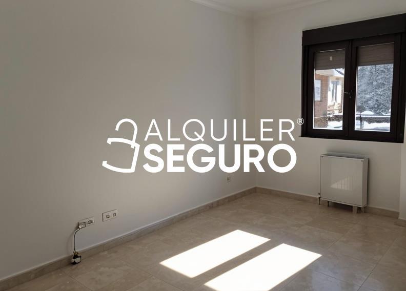 Piso en Calle La Fuente, PEDREZUELA MADRID