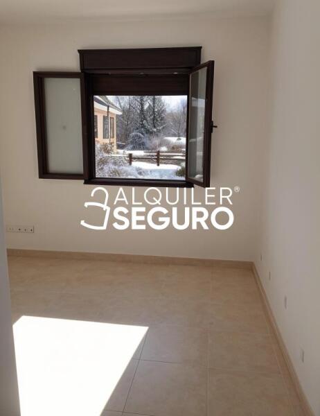 Piso en Calle La Fuente, PEDREZUELA MADRID