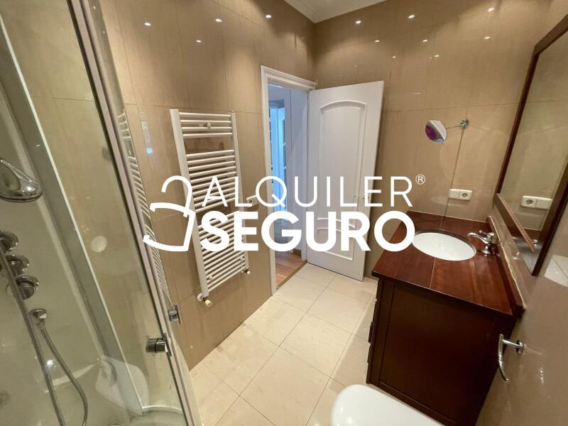 Inmueble en Avenida de la Reina Victoria, MADRID