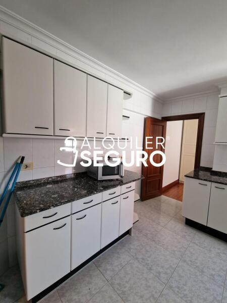 Piso en Avenida Ferrocarril, BILBAO VIZCAYA-BIZKAIA