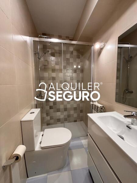 Inmueble en Calle Alcala de Guadaira, MADRID