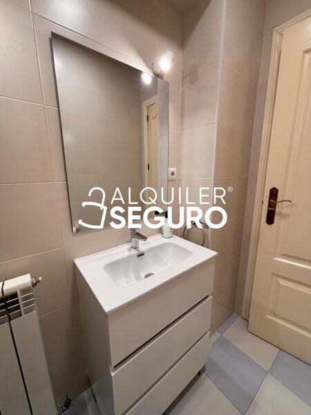 Inmueble en Calle Alcala de Guadaira, MADRID