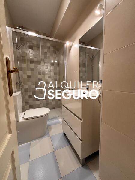 Inmueble en Calle Alcala de Guadaira, MADRID