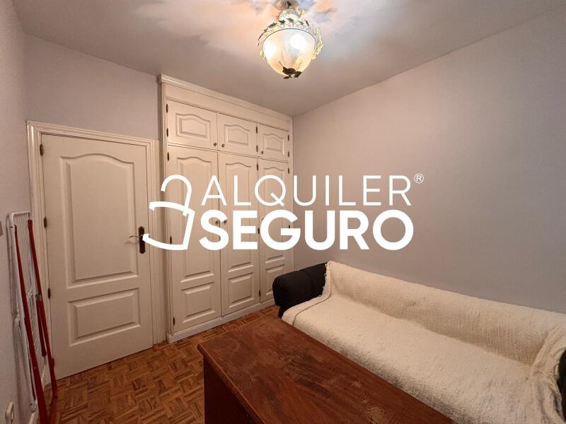 Inmueble en Calle Alcala de Guadaira, MADRID