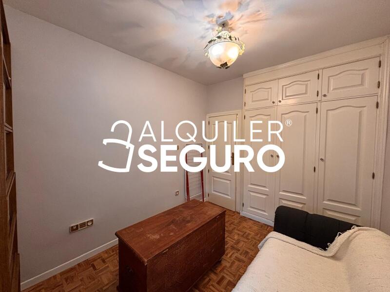 Inmueble en Calle Alcala de Guadaira, MADRID