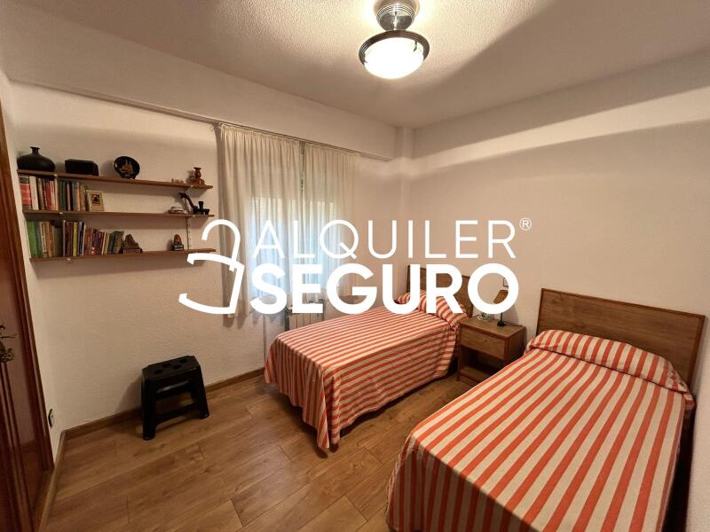 Inmueble en Calle Bustamante, MADRID