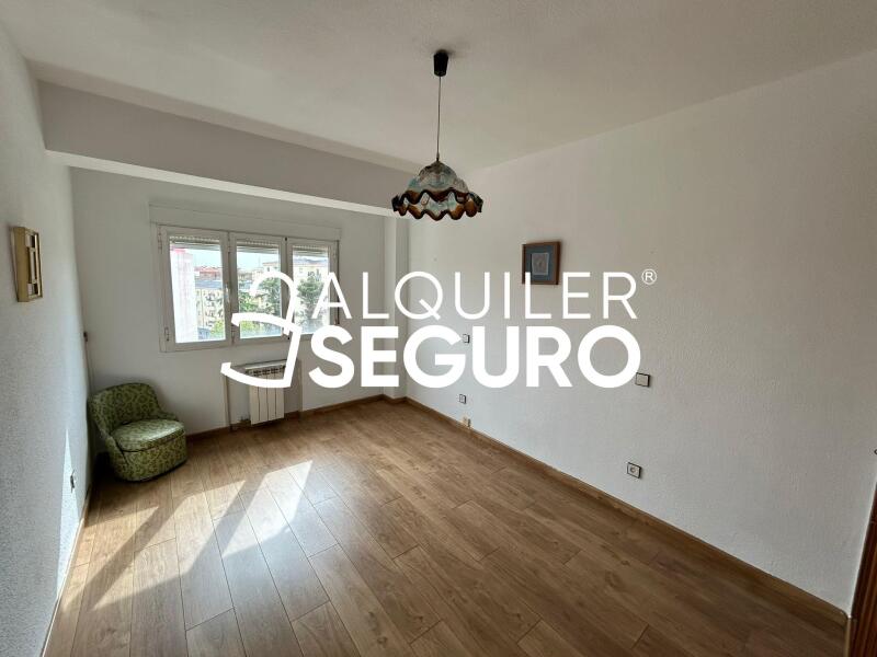 Inmueble en Calle Bustamante, MADRID