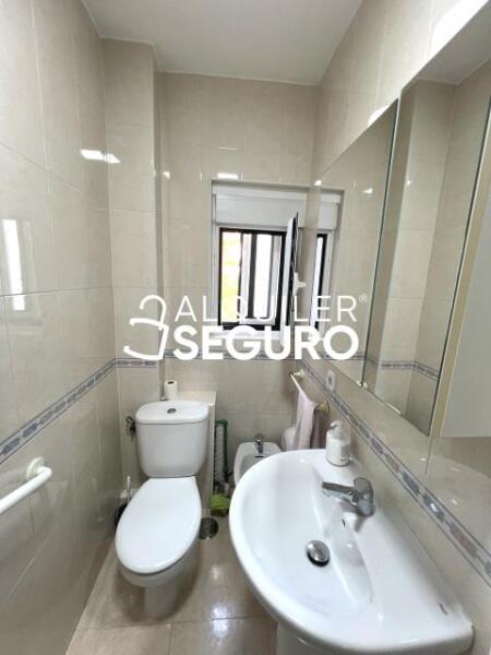 Inmueble en Calle La del Manojo de Rosas , MADRID