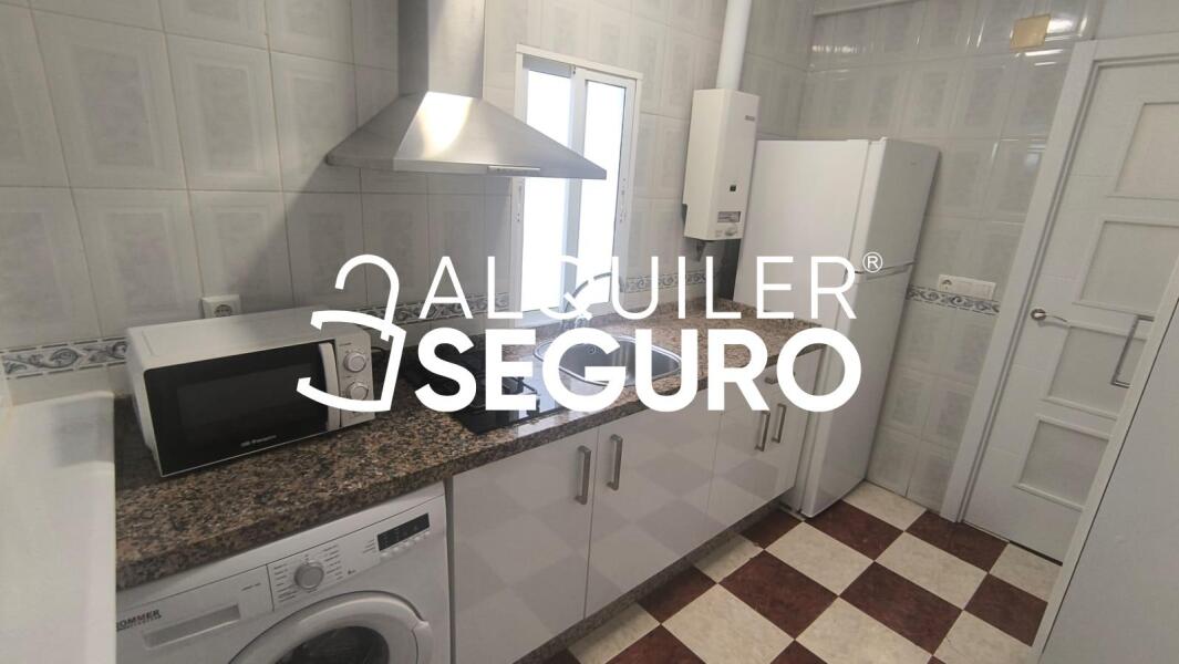 Piso en Calle Levíes, SEVILLA SEVILLA