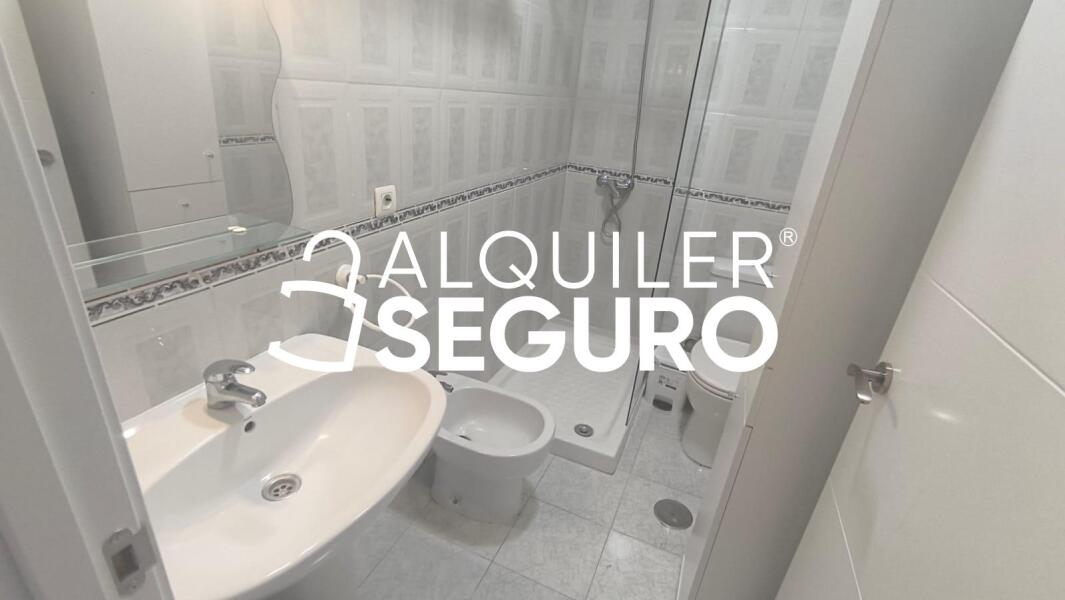 Piso en Calle Levíes, SEVILLA SEVILLA