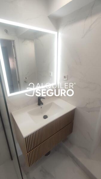 Inmueble en Calle Melchor Fernández Almagro, MADRID