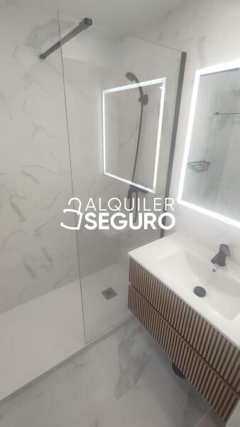 Inmueble en Calle Melchor Fernández Almagro, MADRID