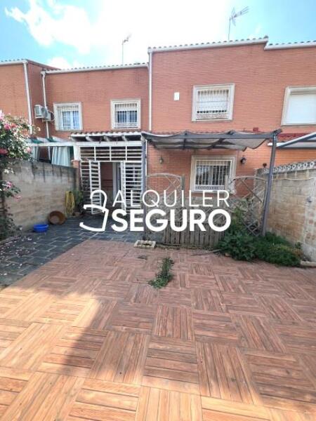 Piso en Calle Rosalía de Castro, SESEÑA TOLEDO