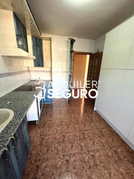 Piso en Calle Rosalía de Castro, SESEÑA TOLEDO