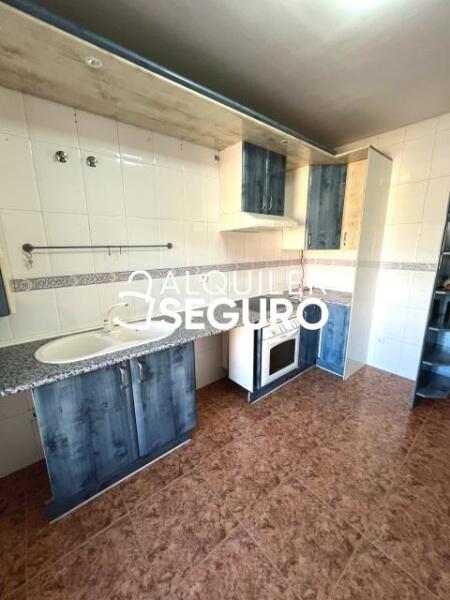 Piso en Calle Rosalía de Castro, SESEÑA TOLEDO