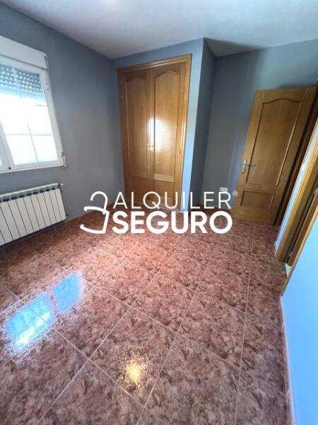 Piso en Calle Rosalía de Castro, SESEÑA TOLEDO