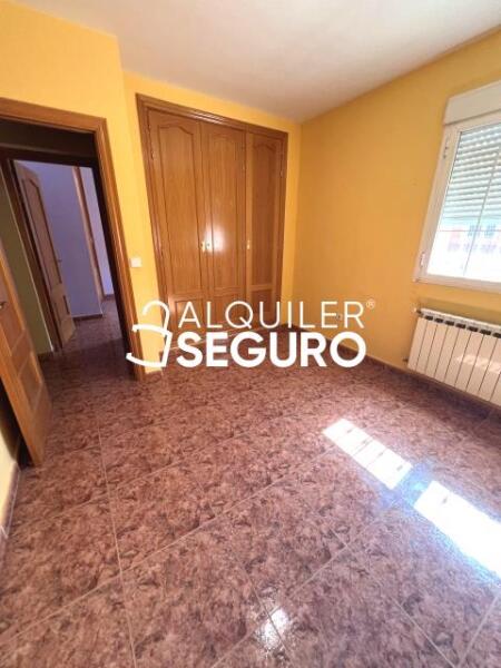 Piso en Calle Rosalía de Castro, SESEÑA TOLEDO
