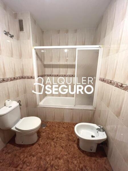 Piso en Calle Rosalía de Castro, SESEÑA TOLEDO