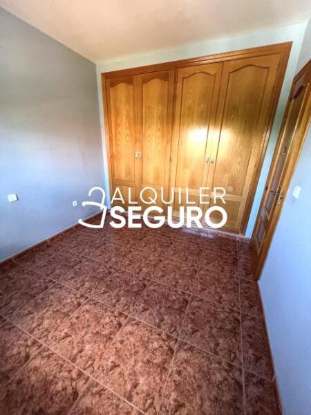 Piso en Calle Rosalía de Castro, SESEÑA TOLEDO