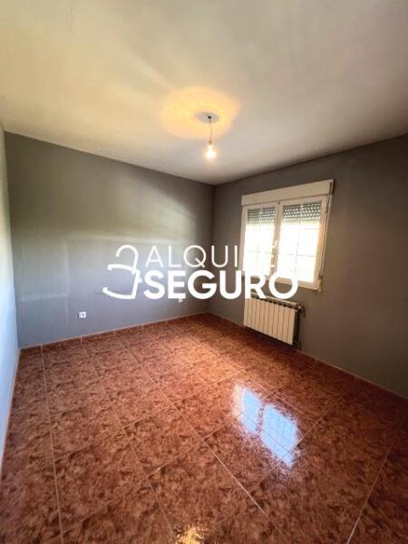 Piso en Calle Rosalía de Castro, SESEÑA TOLEDO