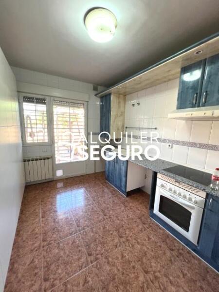 Piso en Calle Rosalía de Castro, SESEÑA TOLEDO