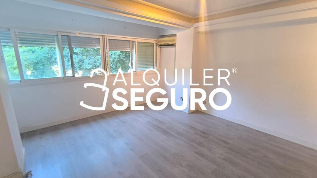 Inmueble en Calle Cantillana, SEVILLA