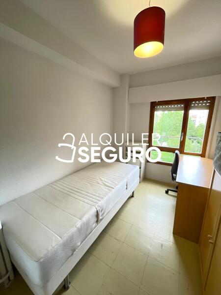 Inmueble en Calle Simon Hernandez , MADRID