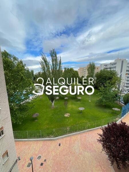 Inmueble en Calle Simon Hernandez , MADRID