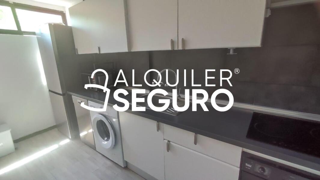 Inmueble en Calle Santiago de Compostela, MADRID
