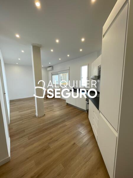 Apartment - 2 bed, 55m² in MADRID - Image 2
