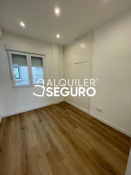 Apartment - 2 bed, 55m² in MADRID - Image 5