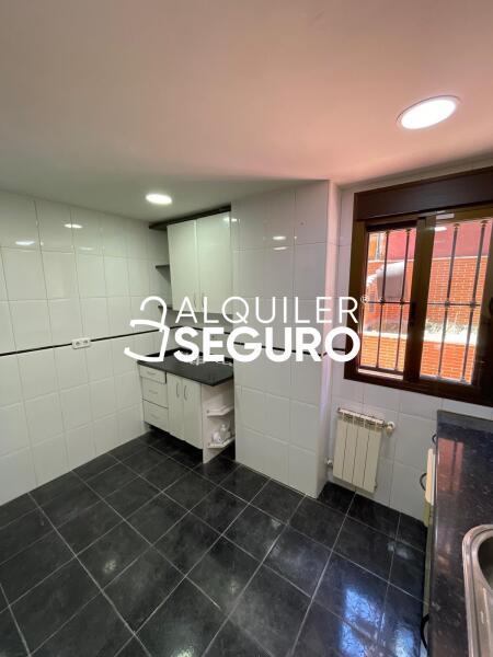 Apartment - 3 bed, 100m² in MADRID - Image 4