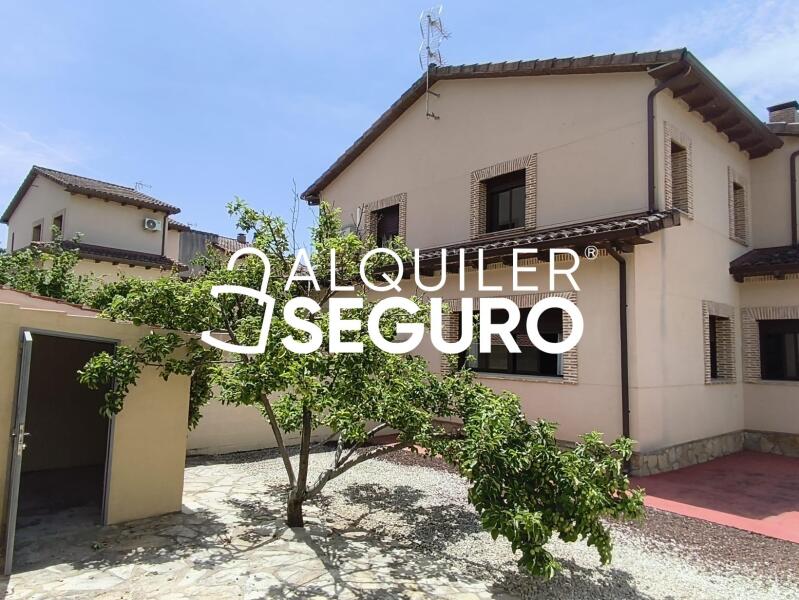 Piso en Calle Castaños de la Villa, LA ADRADA ÁVILA