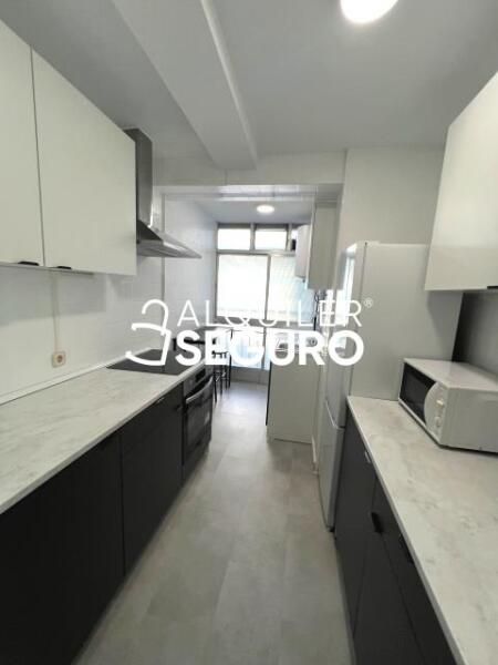 Inmueble en Calle Bureba, MADRID