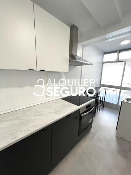 Inmueble en Calle Bureba, MADRID