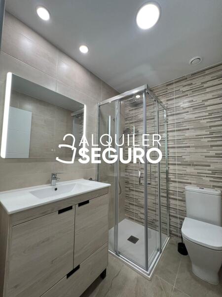 Inmueble en Calle Vecinos, MADRID