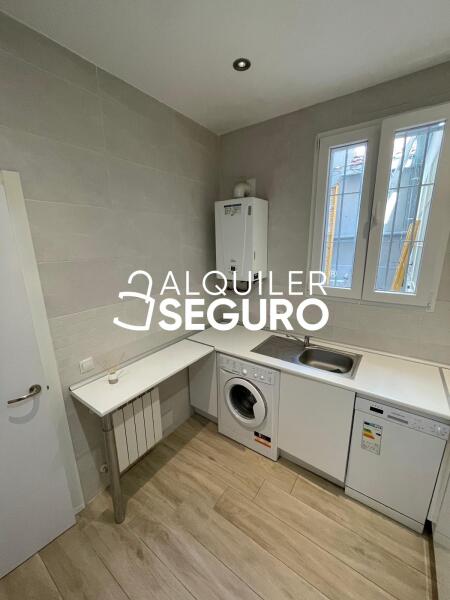 Inmueble en Calle Navas del Rey, MADRID